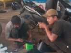 Motor Mogok di Katibung, Mekanik Lokal Tunjukkan Kepedulian Motor Mogok di Katibung, Mekanik Lokal Tunjukkan Kepedulian