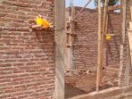 Wooow!! Ada Toko Helm Di Proyek Pustu Teritih Dan Diduga Abaikan K3 Wooow!! Ada Toko Helm Di Proyek Pustu Teritih Dan Diduga Abaikan K3