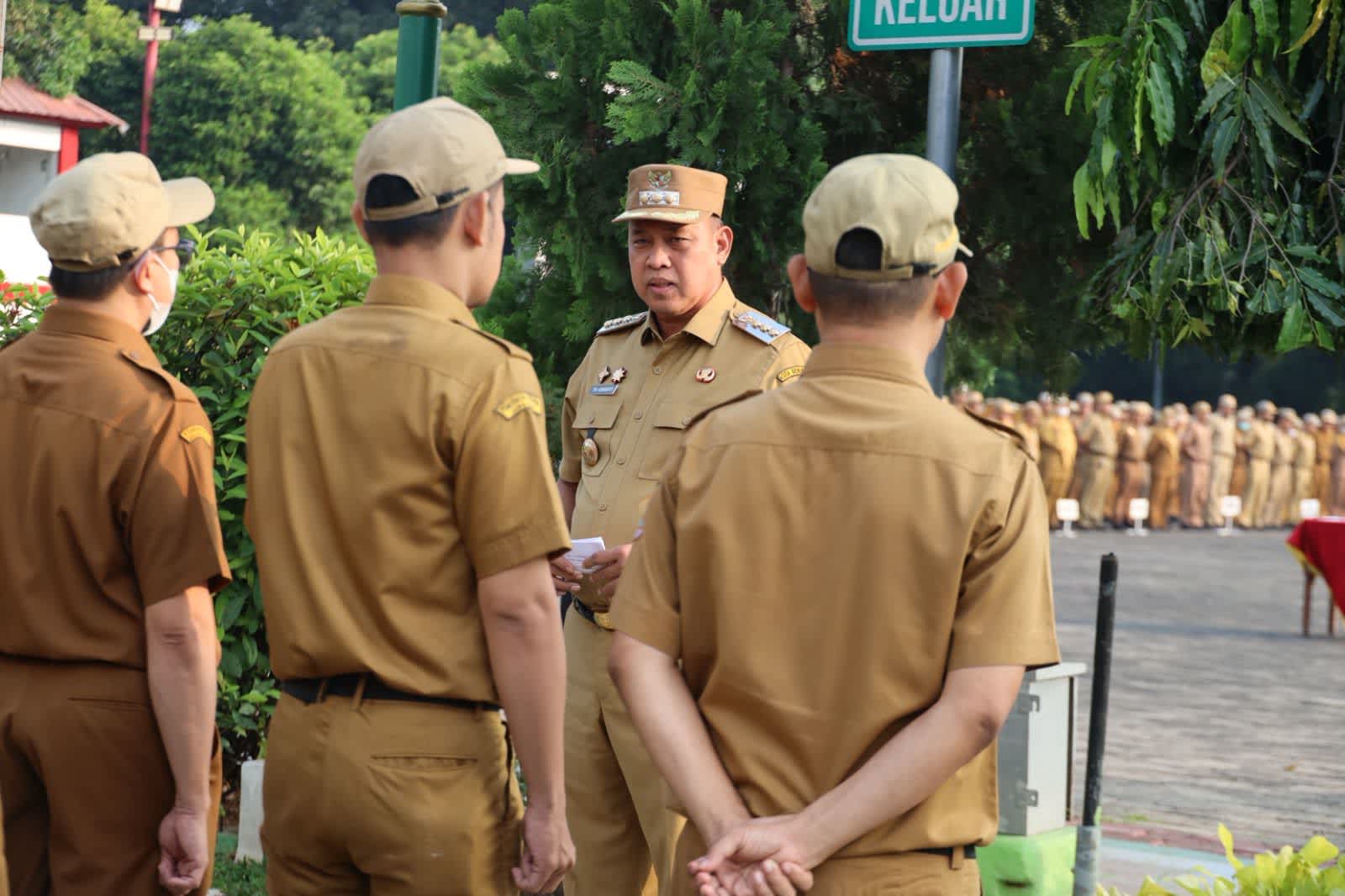 Terapkan Disiplin Apel Pagi, Wali Kota : Pukul 07.15 WIB, Pegawai Sudah Rapi di Lapangan Terapkan Disiplin Apel Pagi, Wali Kota : Pukul 07.15 WIB, Pegawai Sudah Rapi di Lapangan