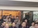 Warga Natar Geruduk Polsek, Tuntut Pengungkapan Diduga Hilangnya Pemuda Penagih Koperasi Warga Natar Geruduk Polsek, Tuntut Pengungkapan Diduga Hilangnya Pemuda Penagih Koperasi