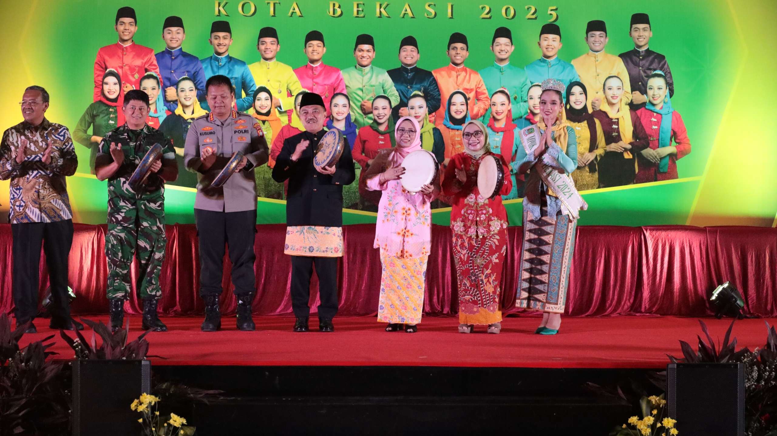 Malam Final Berlangsung Meriah, Ini Pesan Wawali Kepada Abang Mpok Kota Bekasi 2025 Malam Final Berlangsung Meriah, Ini Pesan Wawali Kepada Abang Mpok Kota Bekasi 2025