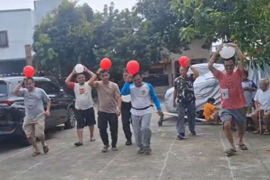 Bikin Ketawa Ngakak, Begini Aksi Bapak-Bapak Burangrang Abdijaya Meriahkan Lomba 17 Agustus 2025 Bikin Ketawa Ngakak, Begini Aksi Bapak-Bapak Burangrang Abdijaya Meriahkan Lomba 17 Agustus 2025