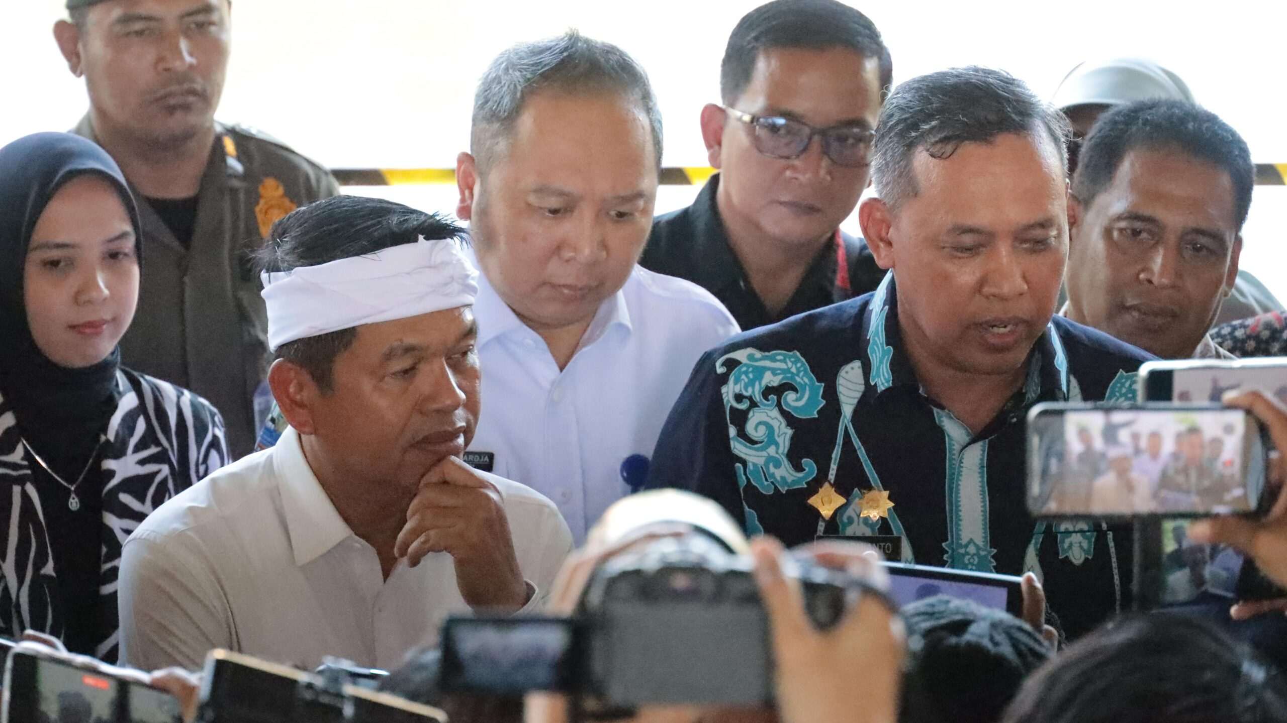 Tri Adhianto Ajak KDM Seharian Keliling Tinjau Pembangunan di Kota Bekasi Tri Adhianto Ajak KDM Seharian Keliling Tinjau Pembangunan di Kota Bekasi