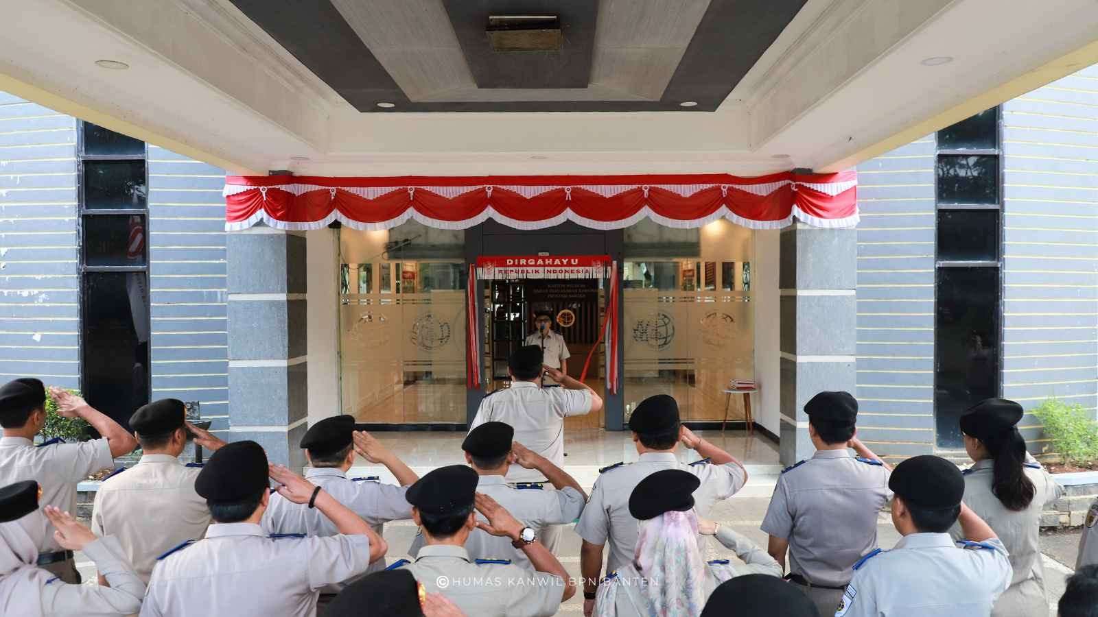 Apel Pagi Kanwil BPN Banten Warnai Peringatan HUT RI ke-80 dengan Pengumuman Juara Lomba Apel Pagi Kanwil BPN Banten Warnai Peringatan HUT RI ke-80 dengan Pengumuman Juara Lomba