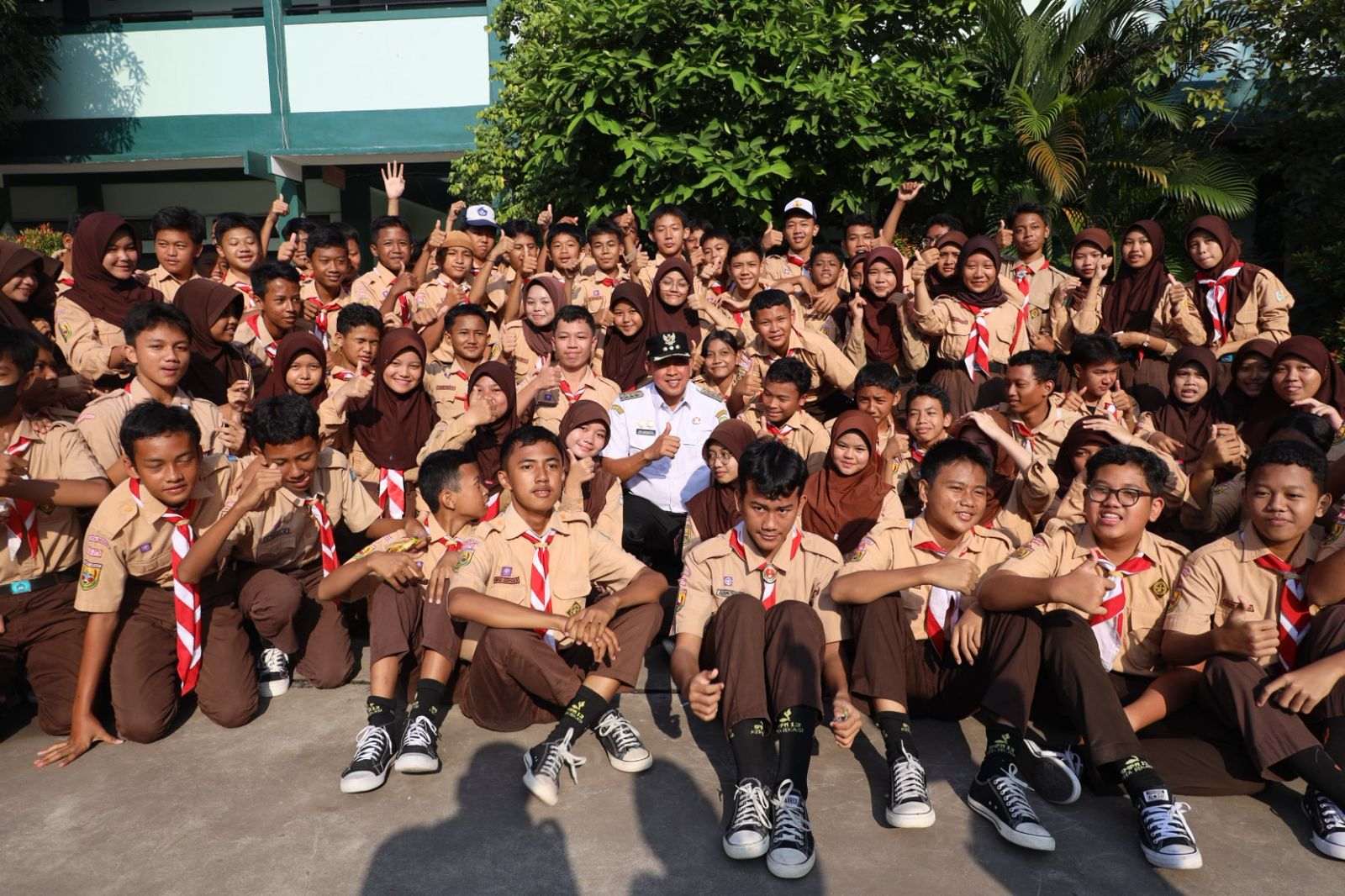 Kasus Oknum Guru SMPN 13, Wali Kota Bekasi Menangis di Hadapan Siswa: Jangan Takut Speak Up Kasus Oknum Guru SMPN 13, Wali Kota Bekasi Menangis di Hadapan Siswa: Jangan Takut Speak Up