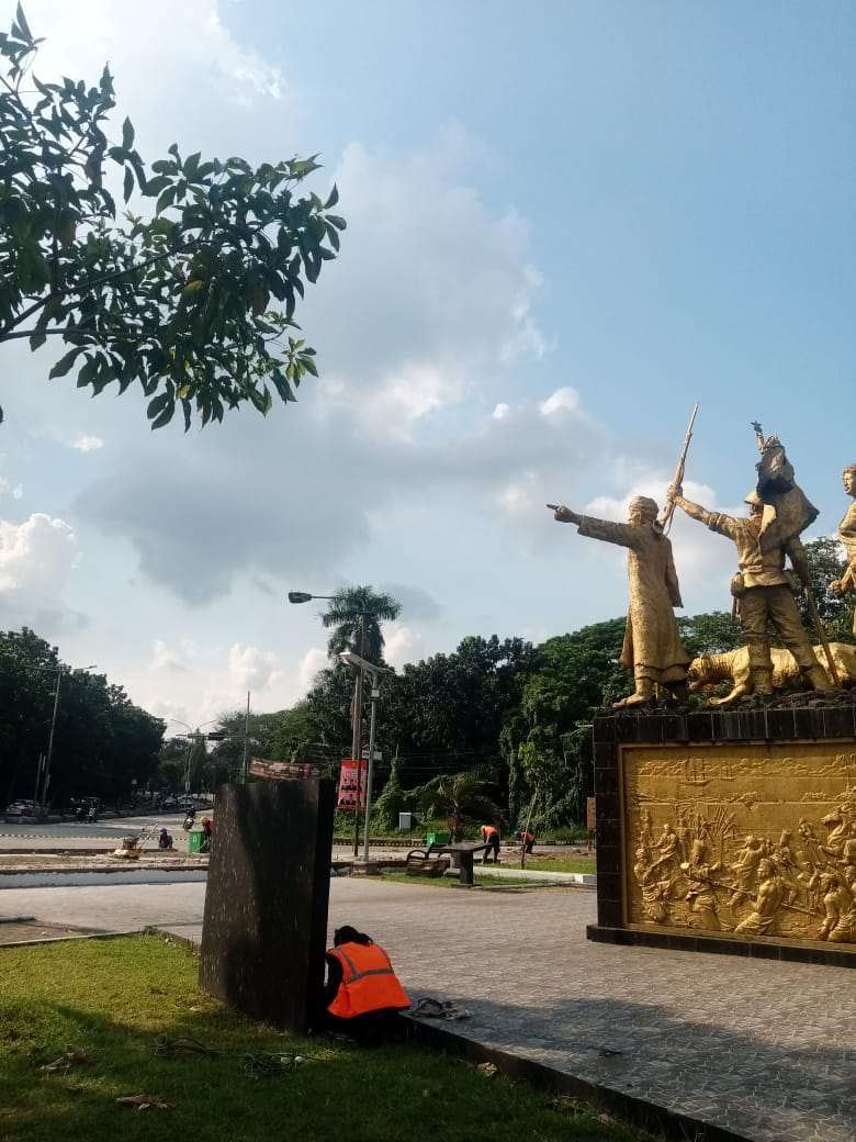 Mandor Proyek Revitalisasi Tugu Geger Cilegon Diduga Menghindar Saat Dikonfirmasi Media