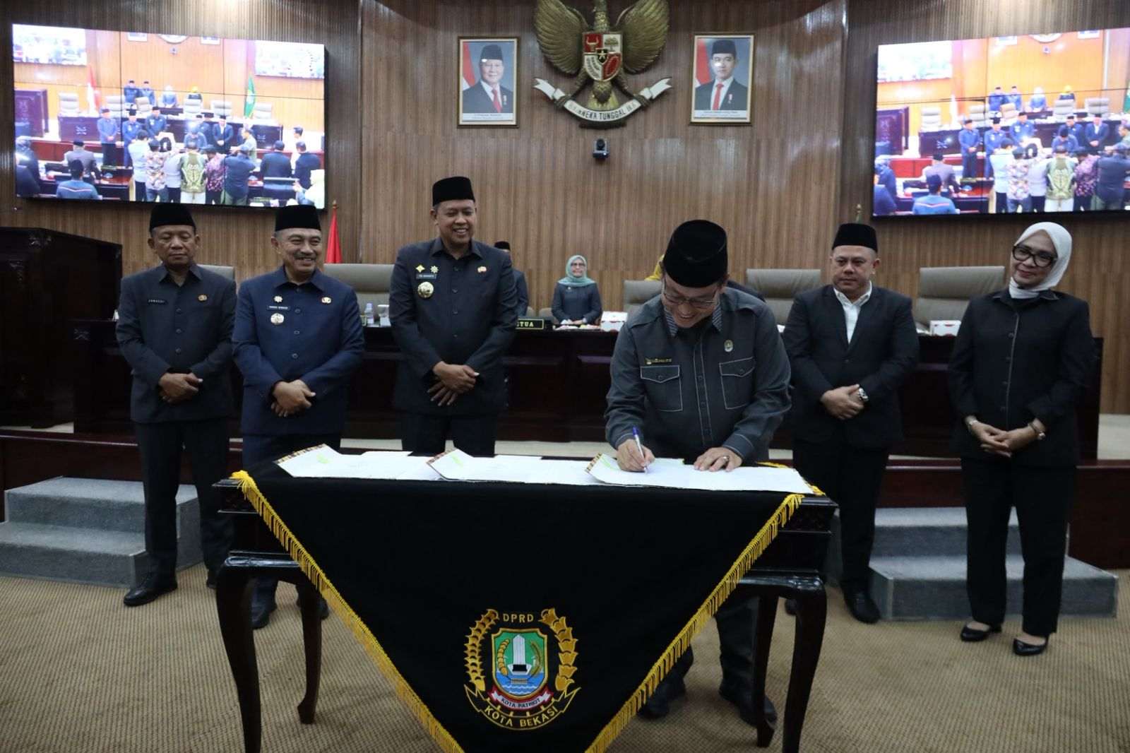 Honor RT/RW Naik, Dana Hibah RW Cair Oktober 2025 dengan Syarat Inovasi Lingkungan Honor RT/RW Naik, Dana Hibah RW Cair Oktober 2025 dengan Syarat Inovasi Lingkungan