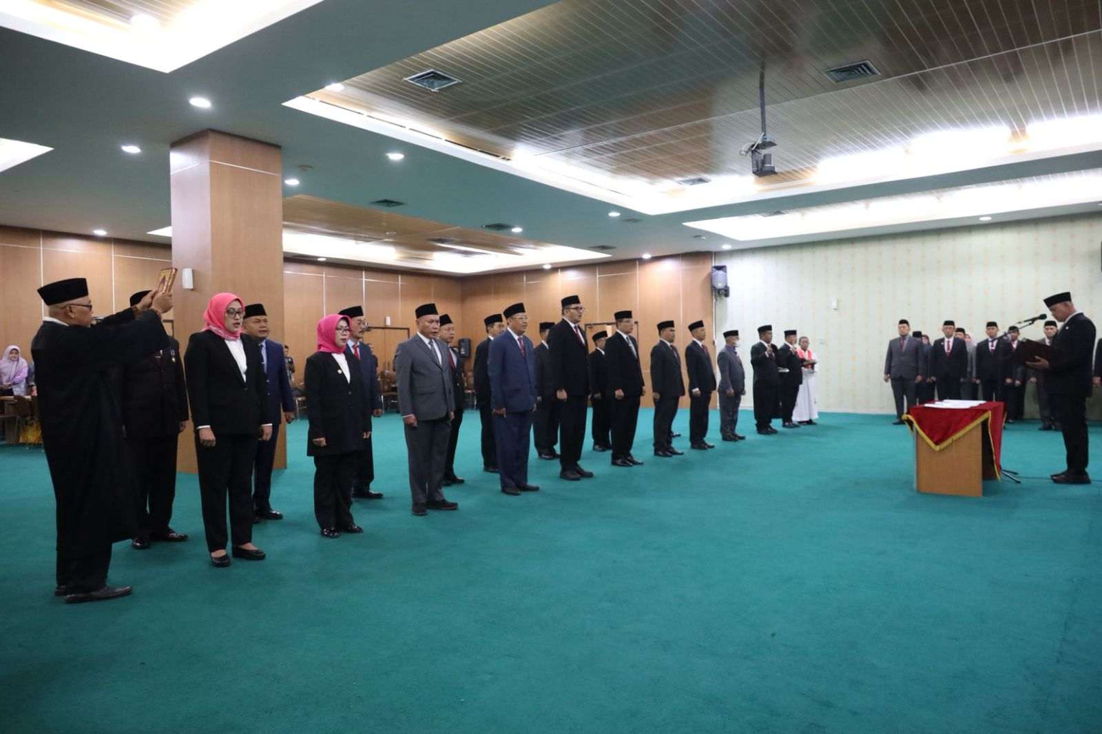19 Pejabat Esselon II Hari Ini Resmi Berotasi, Bapenda Ditarget Satu Tahun Perbaiki Sistem PAD 19 Pejabat Esselon II Hari Ini Resmi Berotasi, Bapenda Ditarget Satu Tahun Perbaiki Sistem PAD