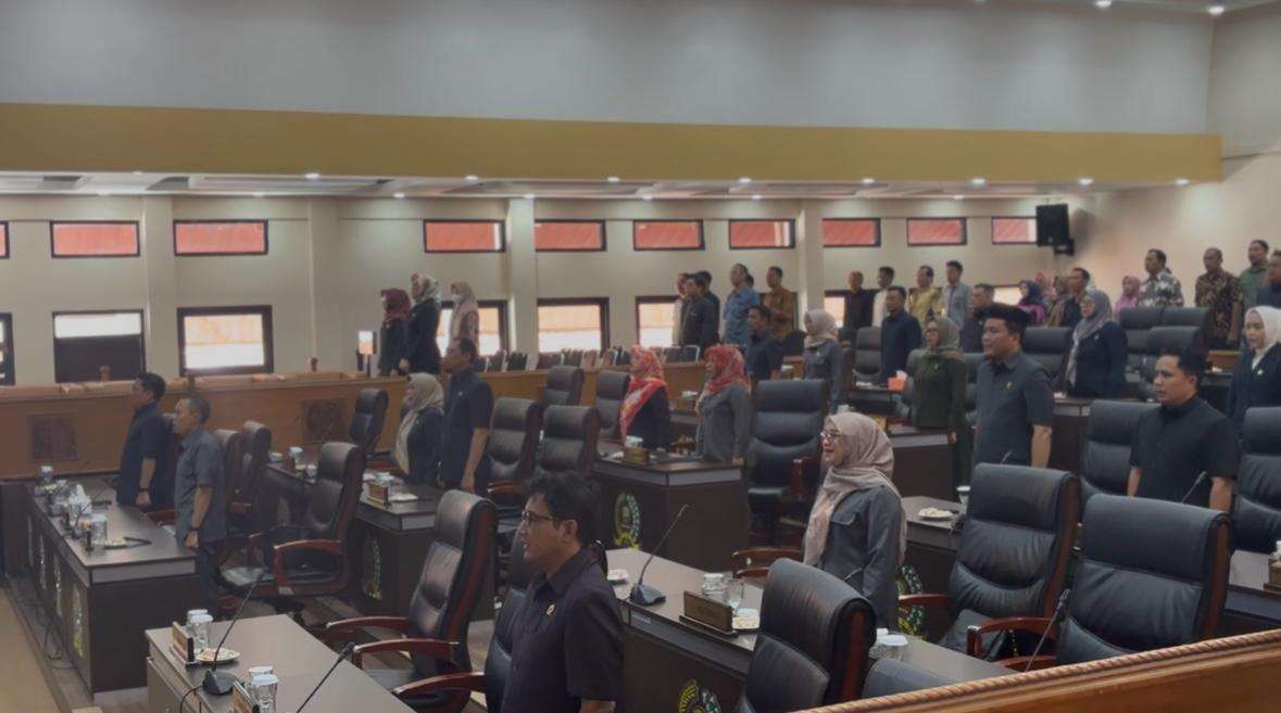 Dewan Perwakilan Rakyat Daerah (DPRD) Kabupaten Sumedang menggelar rapat paripurna di Ruang Rapat Paripurna DPRD Dewan Perwakilan Rakyat Daerah (DPRD) Kabupaten Sumedang menggelar rapat paripurna di Ruang Rapat Paripurna DPRD
