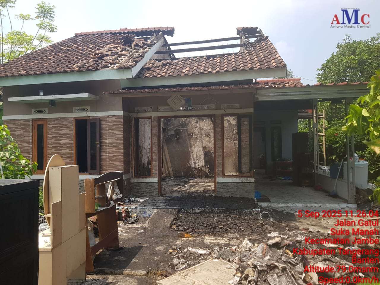 Satu Rumah Habis Di lalap Si Jago Merah Di Kp Parung Jahe Desa Sukamanah, Kecamatan Jambe Kabupaten Tangerang Satu Rumah Habis Di lalap Si Jago Merah Di Kp Parung Jahe Desa Sukamanah, Kecamatan Jambe Kabupaten Tangerang