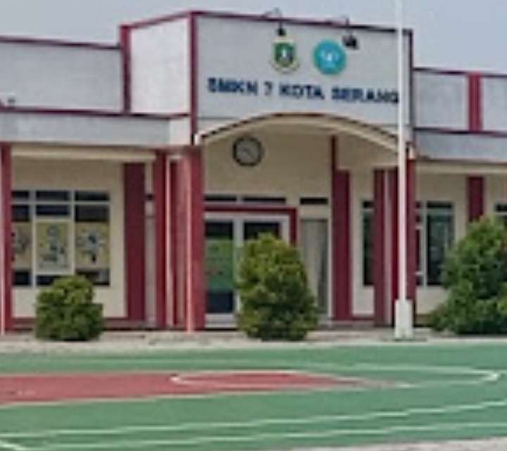 Wakasek SMKN 7 Serang Himbau Siswa untuk Tidak Ikut Berdemo Wakasek SMKN 7 Serang Himbau Siswa untuk Tidak Ikut Berdemo