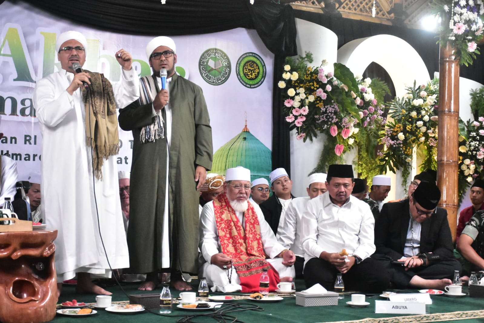 Sajadah Panjang untuk Bersujud dan Menebar Kedamaian Sajadah Panjang untuk Bersujud dan Menebar Kedamaian