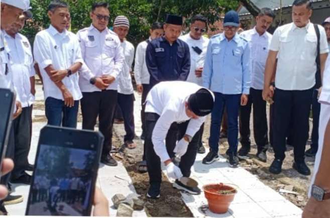Bupati Sumedang Lakukan Peletakan Batu Pertama Pembangunan Masjid Jami Nurul Iman di Desa Ranggasari Bupati Sumedang Lakukan Peletakan Batu Pertama Pembangunan Masjid Jami Nurul Iman di Desa Ranggasari
