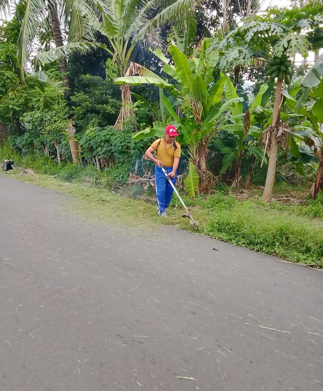 Lurah Pabean Aktif Bergotong Royong Bersama Warga RT 010, Wujudkan Lingkungan Bersih