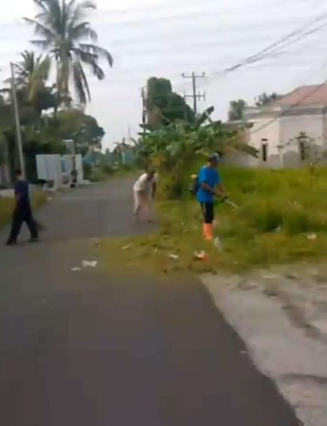 Lurah Pabean Aktif Bergotong Royong Bersama Warga RT 010, Wujudkan Lingkungan Bersih