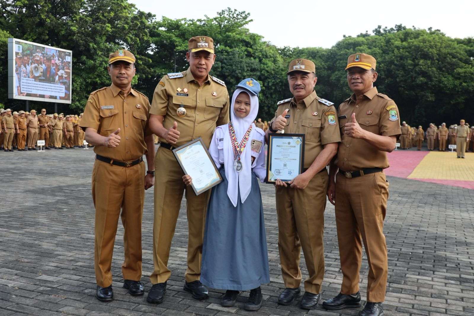 Wali Kota Bekasi Apresiasi Prestasi Siswa Berkelas Dunia dan Penghargaan Layanan Publik Wali Kota Bekasi Apresiasi Prestasi Siswa Berkelas Dunia dan Penghargaan Layanan Publik