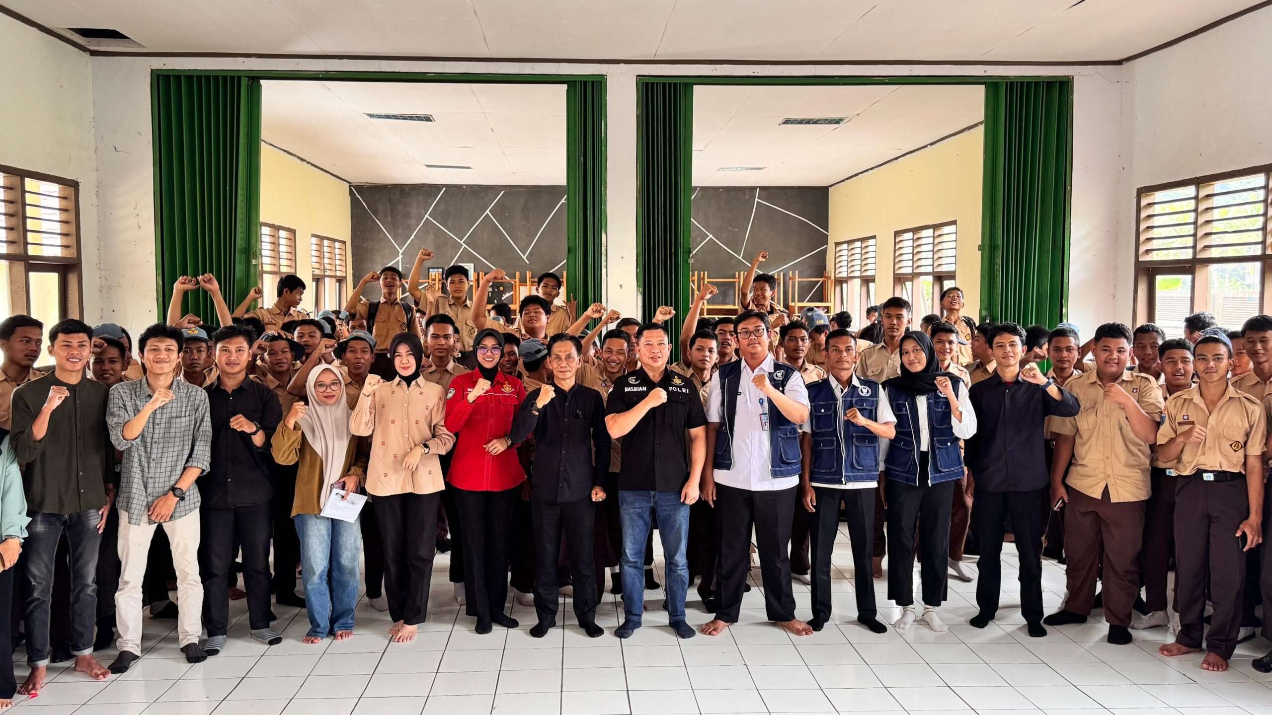 Asosiasi Mahasiswa Cinangka Gelar Sosialisasi Bahaya Narkoba dan Bullying di SMKN 1 Cinangka Asosiasi Mahasiswa Cinangka Gelar Sosialisasi Bahaya Narkoba dan Bullying di SMKN 1 Cinangka