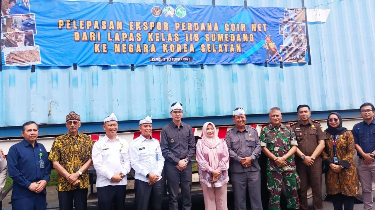 Ketua DPRD Sidik Ja'far,SE Apresiasi Produk Warga Binaan kelas II B Sumedang Ketua DPRD Sidik Ja'far,SE Apresiasi Produk Warga Binaan kelas II B Sumedang