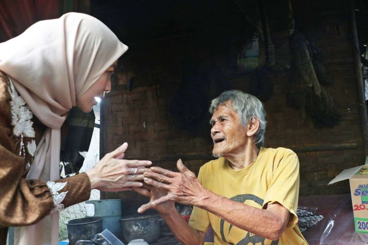 Bupati Serang Ratu Zakiyah Kunjungi Lansia Di Rutilahu Bupati Serang Ratu Zakiyah Kunjungi Lansia Di Rutilahu