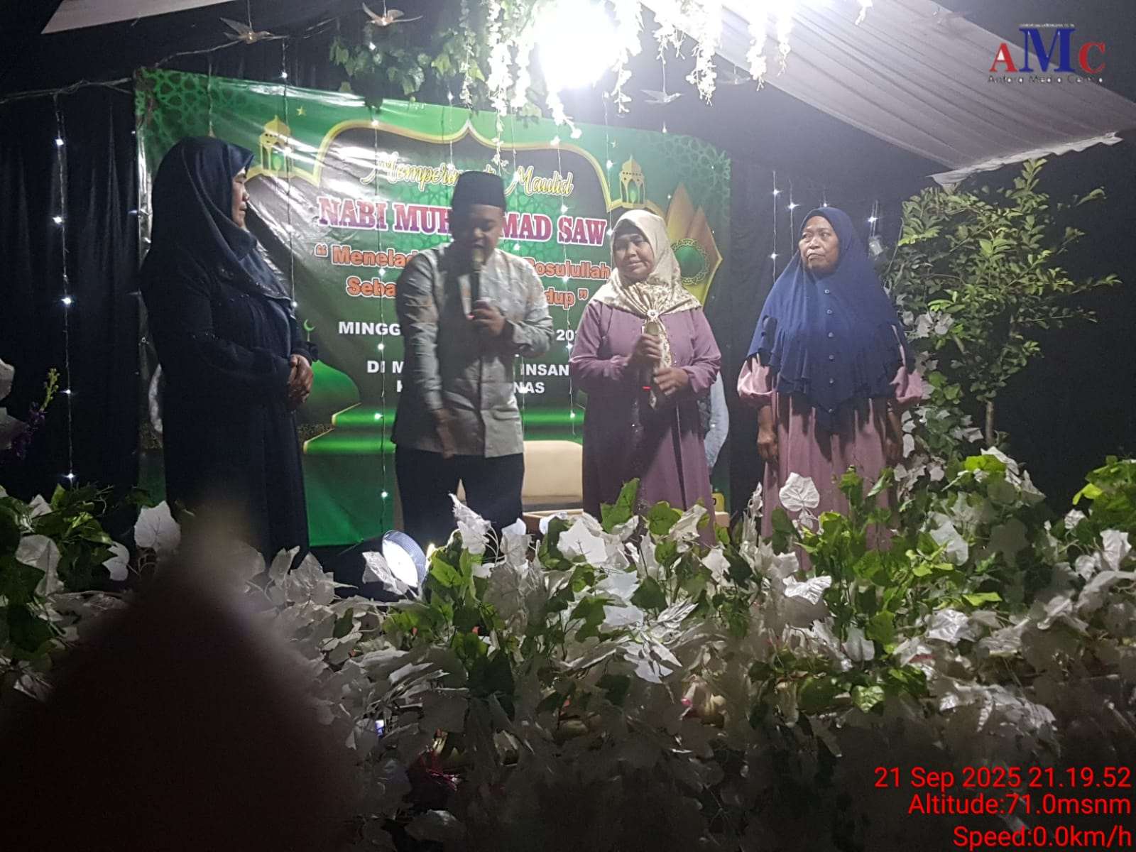 Memperingati Maulid Nabi Muhammad SAW. Bertema Meneladani Ahlak Rosulloh Sebagai Pedoman.Hidup Memperingati Maulid Nabi Muhammad SAW. Bertema Meneladani Ahlak Rosulloh Sebagai Pedoman.Hidup