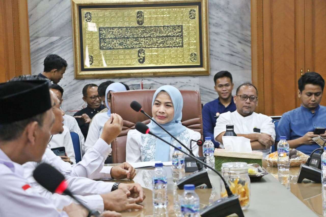 Bupati Serang Ratu Zakiyah Tampung Aspirasi Serikat Pekerja dan Serikat Buruh Bupati Serang Ratu Zakiyah Tampung Aspirasi Serikat Pekerja dan Serikat Buruh