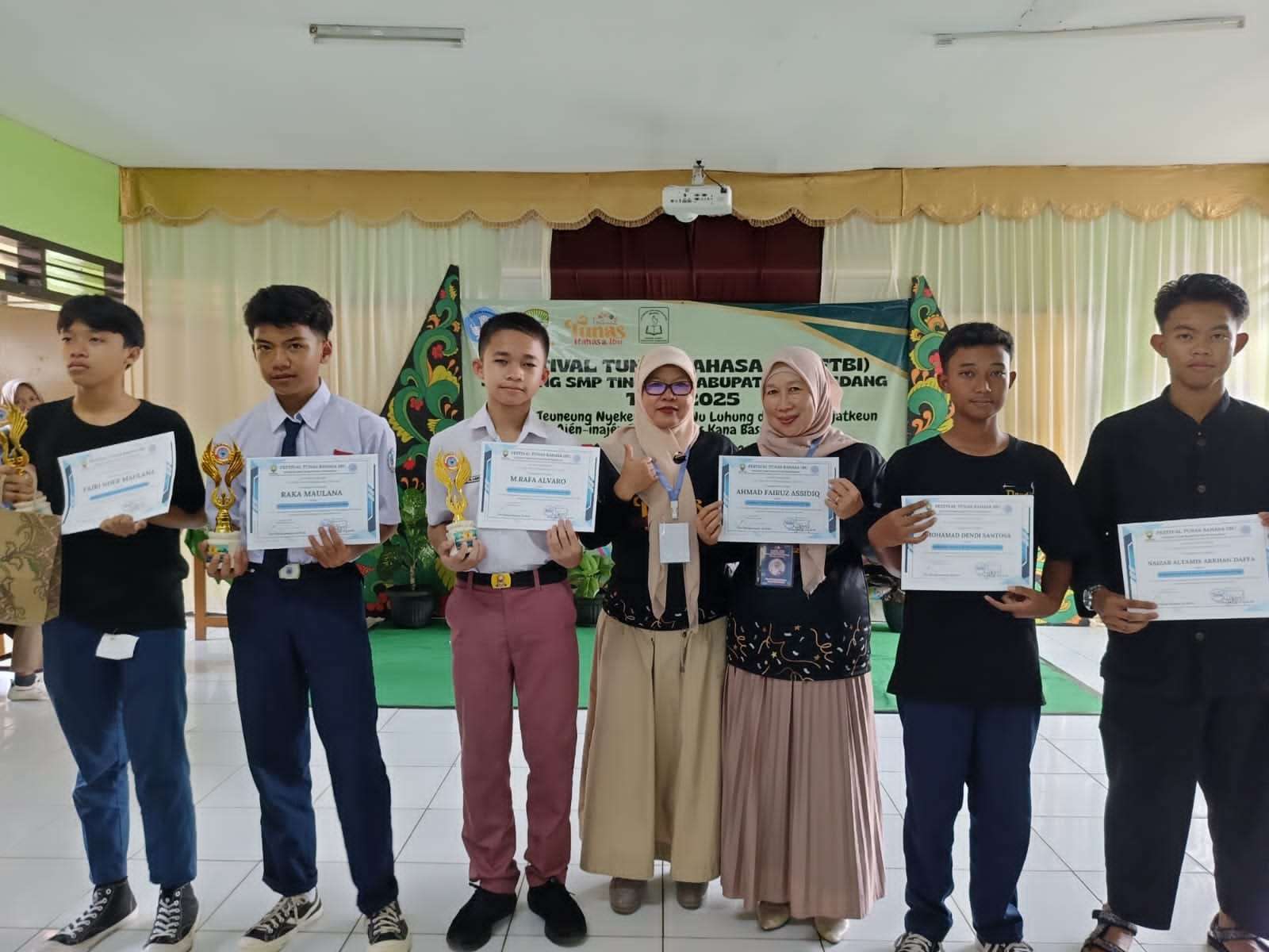 SMPN 1 Sumedang Juara Umum FTBI 2025 Kabupaten Sumedang SMPN 1 Sumedang Juara Umum FTBI 2025 Kabupaten Sumedang