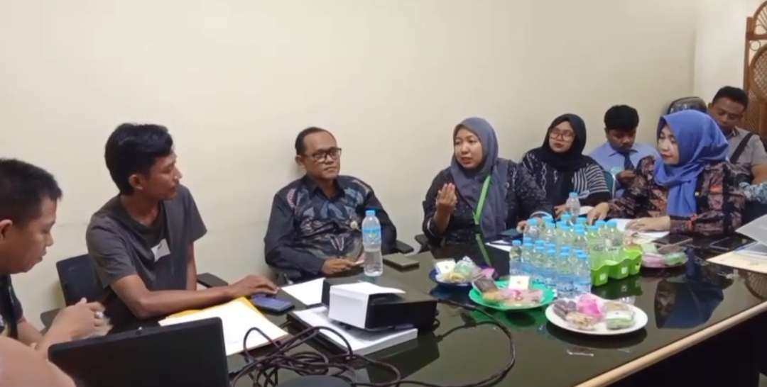 Aliansi Pamungkas Banten Melakukan Audenisi Dengan Dinkes Kabupaten Serang, Terkait Pasien Darurat Diduga di Tolak RS Hermina Ciruas Aliansi Pamungkas Banten Melakukan Audenisi Dengan Dinkes Kabupaten Serang, Terkait Pasien Darurat Diduga di Tolak RS Hermina Ciruas