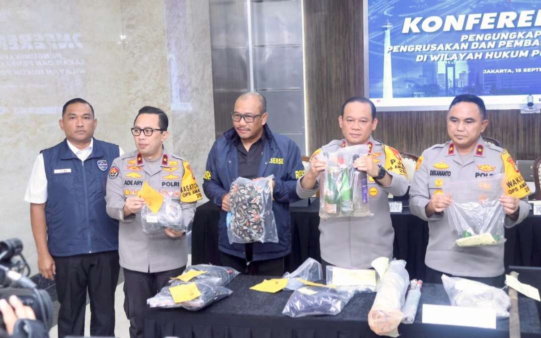 Polda Metro Tetapkan 16 Tersangka Perusakan Fasilitas Umum Polda Metro Tetapkan 16 Tersangka Perusakan Fasilitas Umum