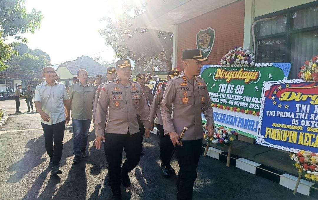 Kapolres Sumedang Beri Ucapan Selamat HUT TNI Ke-80, Wujud Sinergitas dan Soliditas TNI-Polri di Kabupaten Sumedang Kapolres Sumedang Beri Ucapan Selamat HUT TNI Ke-80, Wujud Sinergitas dan Soliditas TNI-Polri di Kabupaten Sumedang