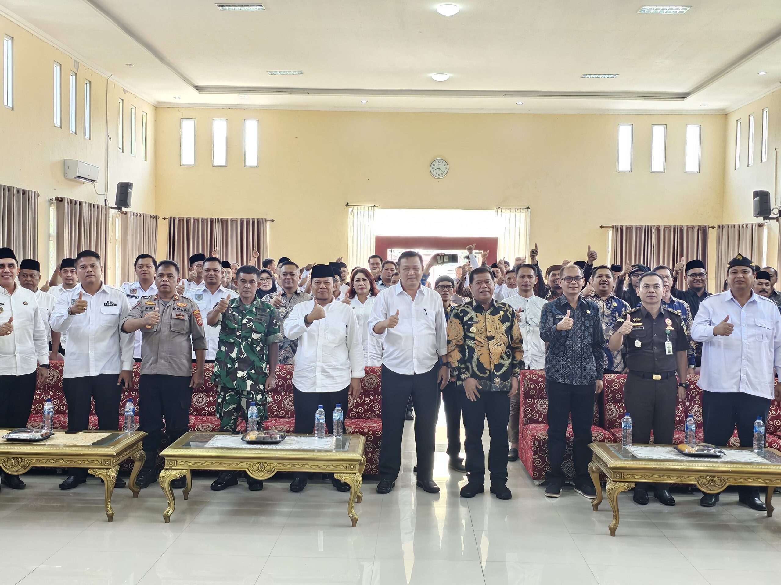 Entaskan Kemiskinan Bupati Majalengka Gelontorkan 34,5 Miliar di Tahun 2026 untuk Desa. Entaskan Kemiskinan Bupati Majalengka Gelontorkan 34,5 Miliar di Tahun 2026 untuk Desa.