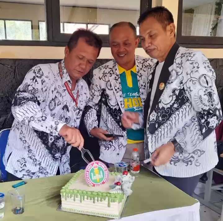 Konferensi PGRI Cabang Rancakalong Pilih Ketua Baru Periode 2025–2030 Konferensi PGRI Cabang Rancakalong Pilih Ketua Baru Periode 2025–2030
