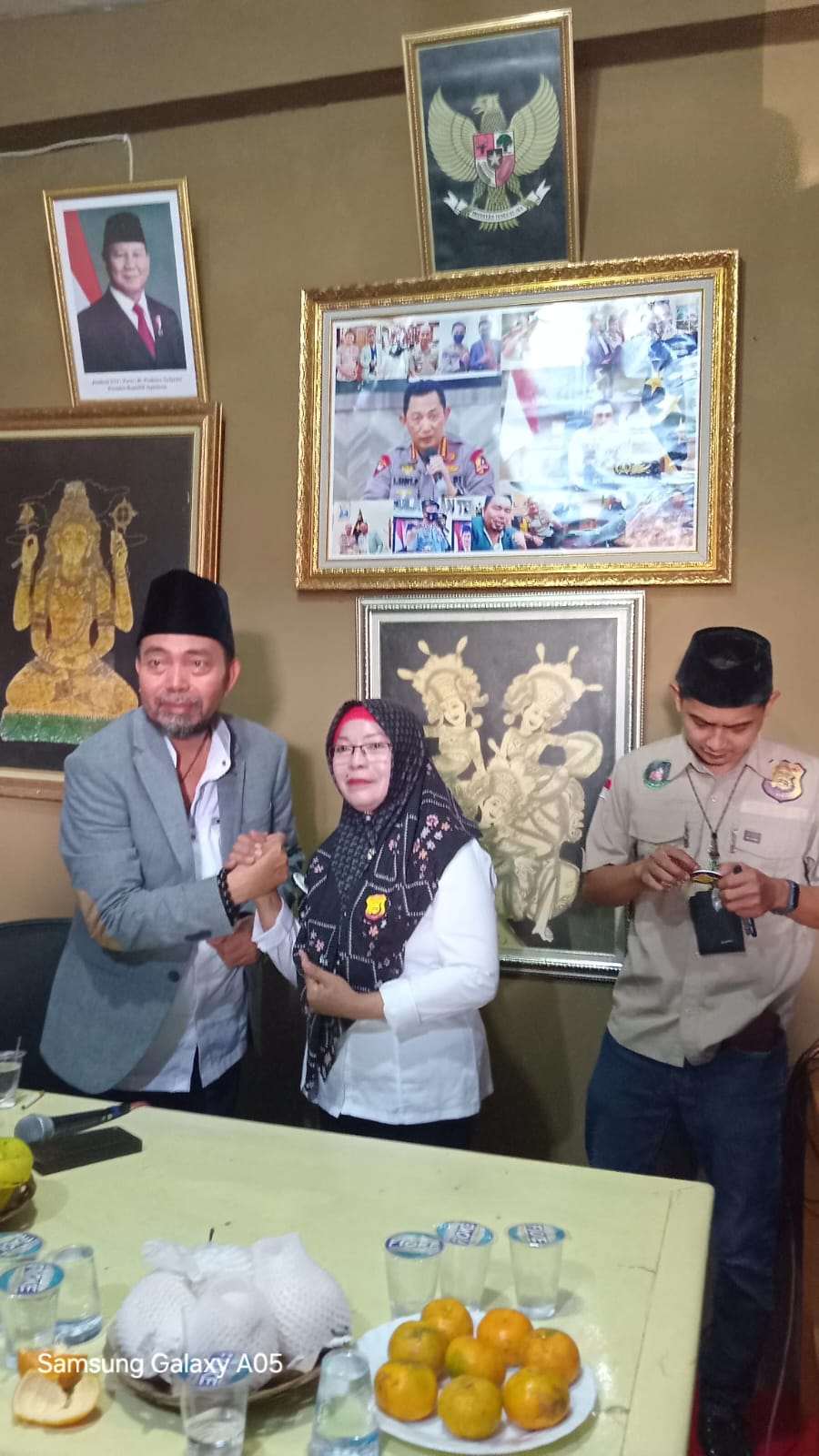 Ketua Umum Agus Flores Pimpin Sumpah Setia dan Pelantikan Ketua DPW FRN se-Indonesia Ketua Umum Agus Flores Pimpin Sumpah Setia dan Pelantikan Ketua DPW FRN se-Indonesia
