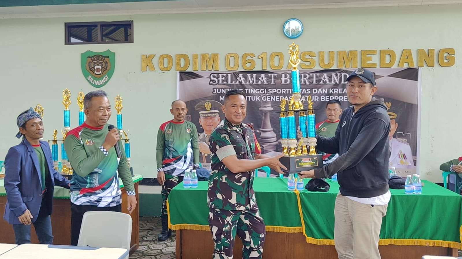 Dandim Cup II Resmi Dibuka, 230 Pecatur Ramaikan Turnamen Catur HUT TNI ke-80 di Kodim 0610/Sumedang Dandim Cup II Resmi Dibuka, 230 Pecatur Ramaikan Turnamen Catur HUT TNI ke-80 di Kodim 0610/Sumedang