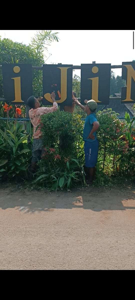 Gotong Royong Warga Kampung Pekijing: Wujud Nyata Semangat Membangun Kampung Literasi dan Budaya Serang, 12 Oktober 2025 Gotong Royong Warga Kampung Pekijing: Wujud Nyata Semangat Membangun Kampung Literasi dan Budaya Serang, 12 Oktober 2025