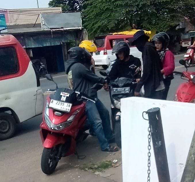 Oknum Mattel Kembali Berulah, Lagi-Lagi Diduga Akan Melakukan Penarikan Paksa Kendaraan Di Jalan Oknum Mattel Kembali Berulah, Lagi-Lagi Diduga Akan Melakukan Penarikan Paksa Kendaraan Di Jalan
