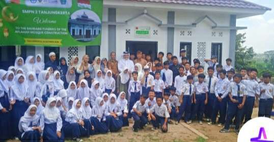 Donatur Bahrain Resmikan Masjid Al-Aflaha di SMPN 2 Tanjungkerta Donatur Bahrain Resmikan Masjid Al-Aflaha di SMPN 2 Tanjungkerta