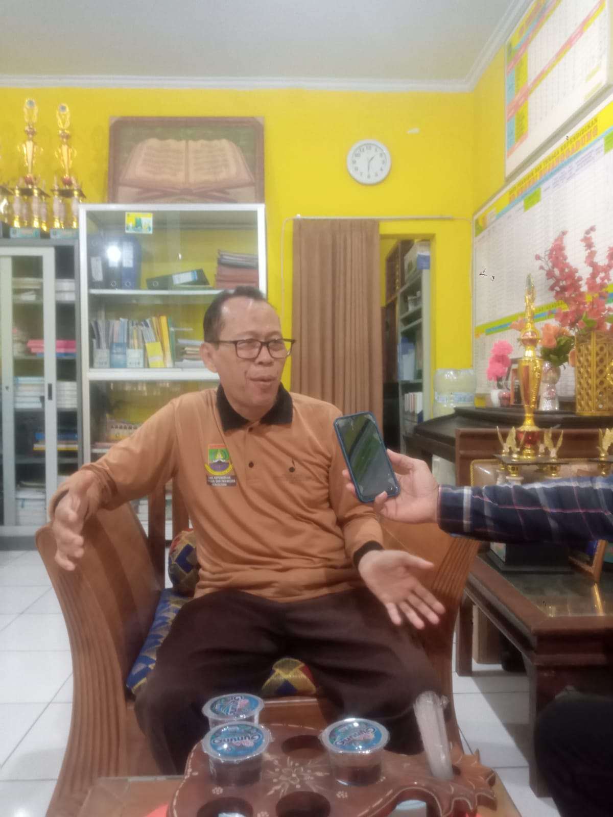 Ruhyadi, Kepsek SDN Bujang Gadung Ucapkan Terima Kasih Atas Pembangunan Ruang Toilet Ruhyadi, Kepsek SDN Bujang Gadung Ucapkan Terima Kasih Atas Pembangunan Ruang Toilet
