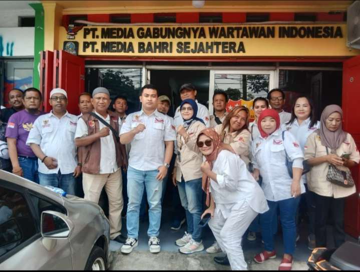 Keluarga Besar DPD GWI PROVINSI Banten Dan DPC GWI Tangerang Kota Berbagi Jum'at Berkah Keluarga Besar DPD GWI PROVINSI Banten Dan DPC GWI Tangerang Kota Berbagi Jum'at Berkah