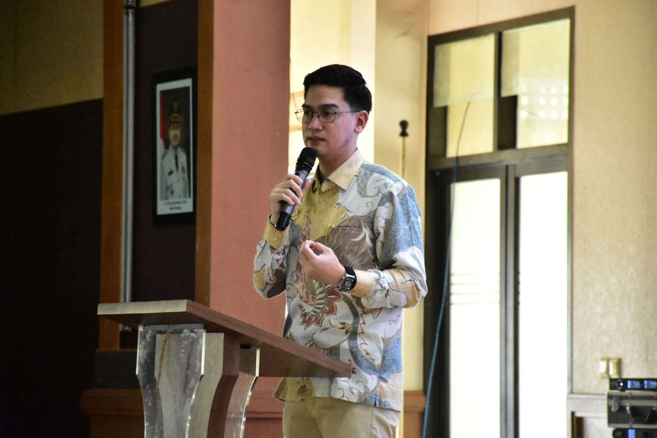 Wabup Fajar Siap Bela Guru Jika Ada yang Melaporkan Wabup Fajar Siap Bela Guru Jika Ada yang Melaporkan