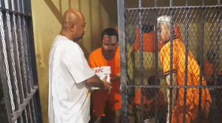 Kapolres Serang AKBP Condro Sasongko Berbagi Kebahagiaan Bersama 73 Tahanan Dalam Program Jumat Berkah