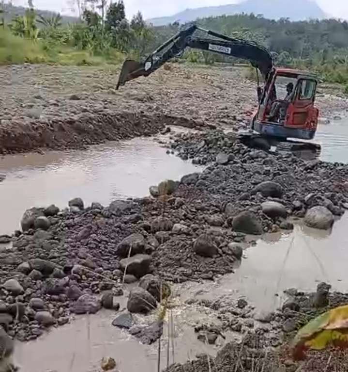 Masyarakat Desa Wanasari mengharapkan Pemerinrah Daerah Normalisasi Sungai Cibodas Masyarakat Desa Wanasari mengharapkan Pemerinrah Daerah Normalisasi Sungai Cibodas