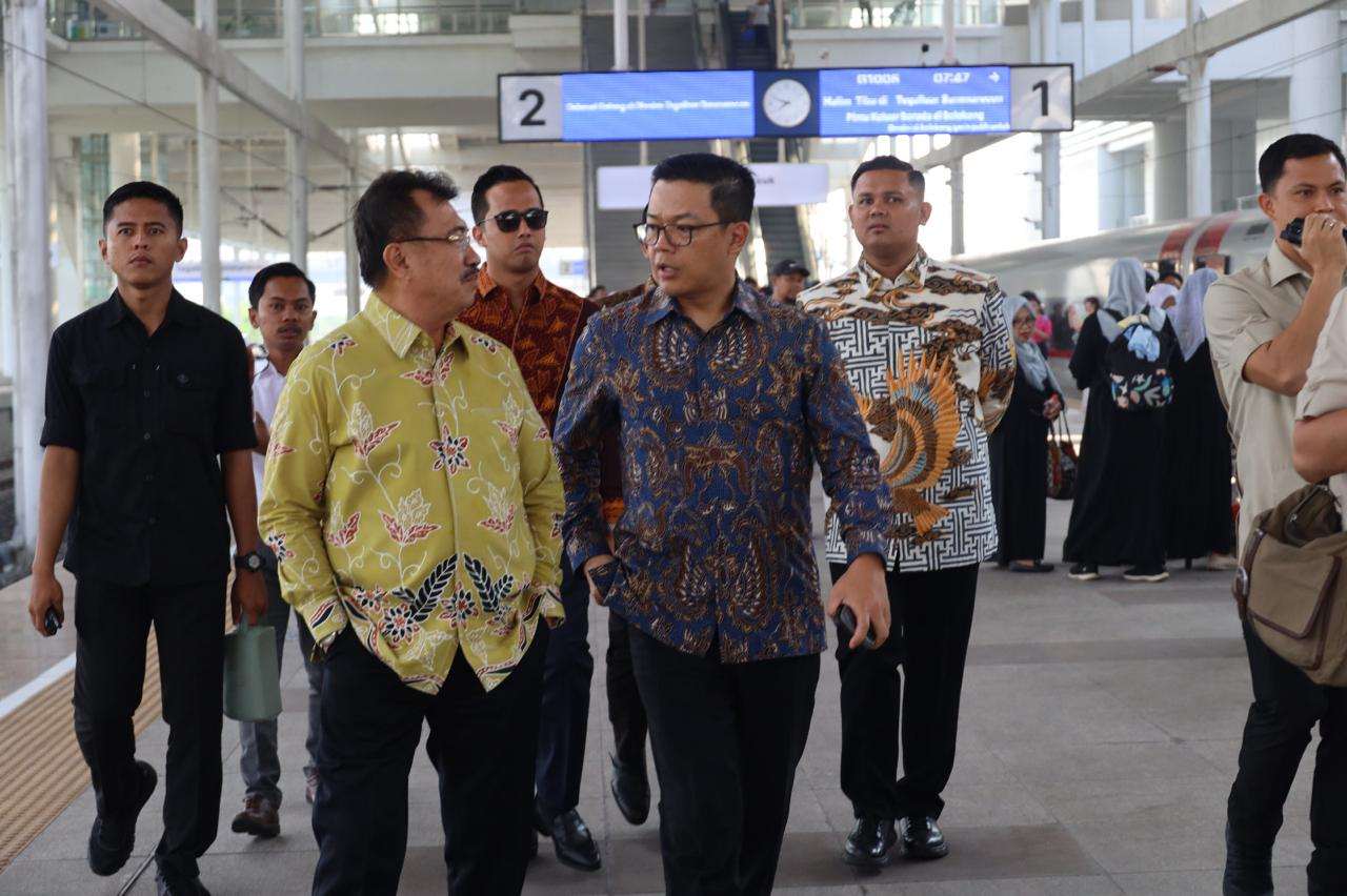 Hadiri Wisuda Ukri, Ini Pesan Wawali Harris Bobihoe Kepada Generasi Penerus Hadiri Wisuda Ukri, Ini Pesan Wawali Harris Bobihoe Kepada Generasi Penerus