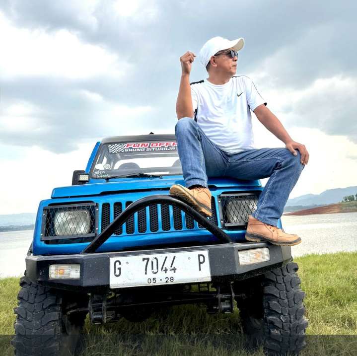 H Abeng, selaku panitia event Off-Road “Ulin Bareng” Meriahkan HUT TNI ke-80 di Desa Pajangan Kecamatan Cisitu, Sumedang H Abeng, selaku panitia event Off-Road “Ulin Bareng” Meriahkan HUT TNI ke-80 di Desa Pajangan Kecamatan Cisitu, Sumedang