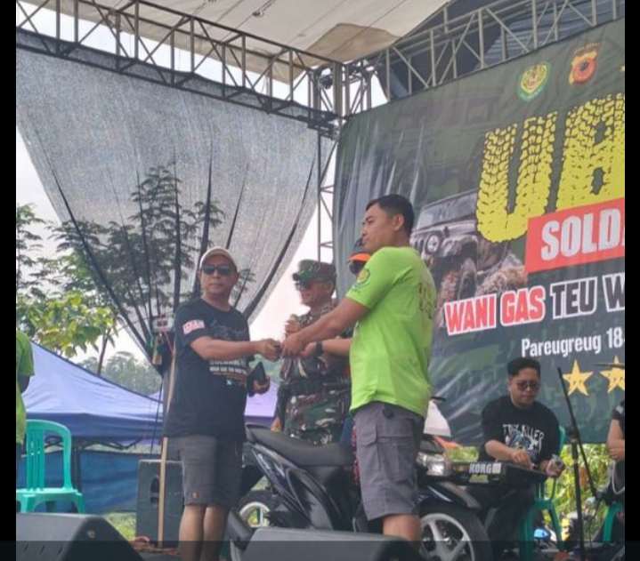 H Abeng, selaku panitia event Off-Road “Ulin Bareng” Meriahkan HUT TNI ke-80 di Desa Pajangan Kecamatan Cisitu, Sumedang H Abeng, selaku panitia event Off-Road “Ulin Bareng” Meriahkan HUT TNI ke-80 di Desa Pajangan Kecamatan Cisitu, Sumedang