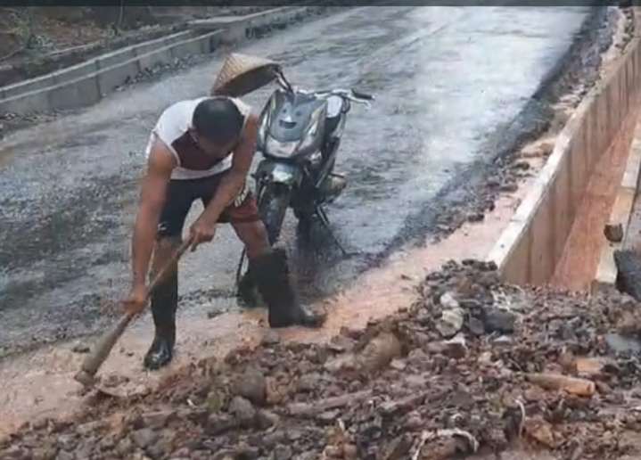 Pemasangan U-Ditch di Cisitu Picu Banjir Lumpur ke Permukiman dan Masjid, bagaimana tanggung jawabnya Pemasangan U-Ditch di Cisitu Picu Banjir Lumpur ke Permukiman dan Masjid, bagaimana tanggung jawabnya