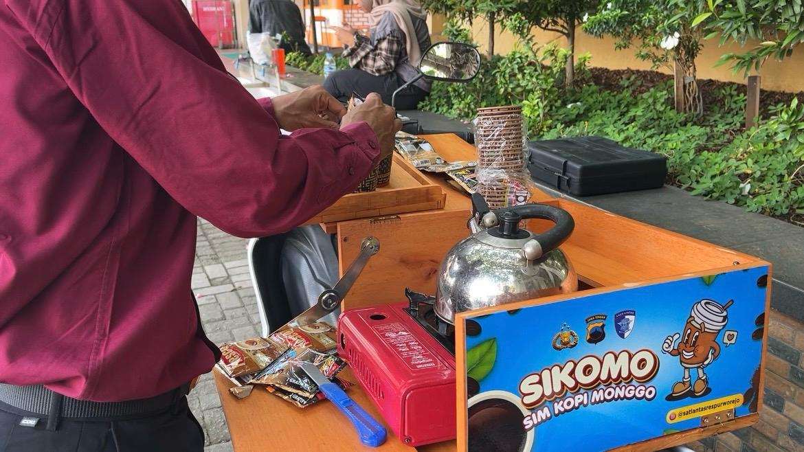 Hadirkan Program ,Sikomo, Satlantas Polres Purworejo Berinovasi Dalam Pelayanan SIM Sambil Ngopi Hadirkan Program ,Sikomo, Satlantas Polres Purworejo Berinovasi Dalam Pelayanan SIM Sambil Ngopi