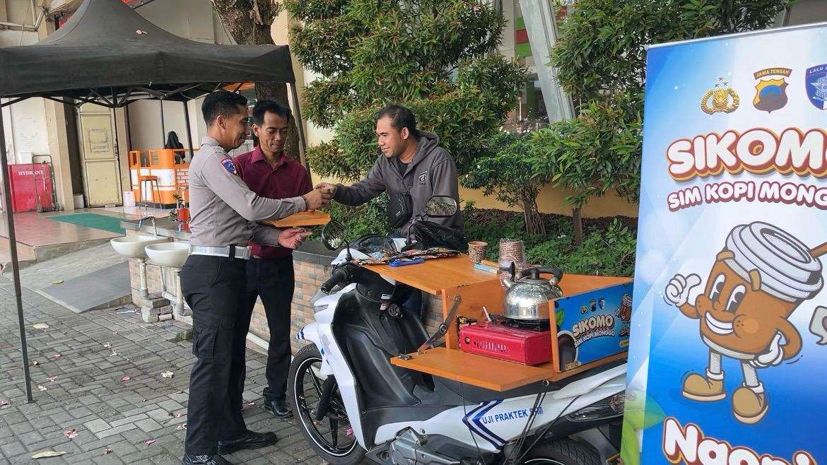 Hadirkan Program ,Sikomo, Satlantas Polres Purworejo Berinovasi Dalam Pelayanan SIM Sambil Ngopi Hadirkan Program ,Sikomo, Satlantas Polres Purworejo Berinovasi Dalam Pelayanan SIM Sambil Ngopi