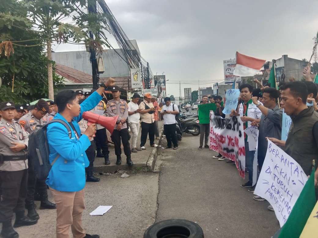 Kemenag Pandeglang Dikepung Aksi Pemuda, Ada Dugaan Jual Beli Jabatan dan Kuota Haji Kemenag Pandeglang Dikepung Aksi Pemuda, Ada Dugaan Jual Beli Jabatan dan Kuota Haji