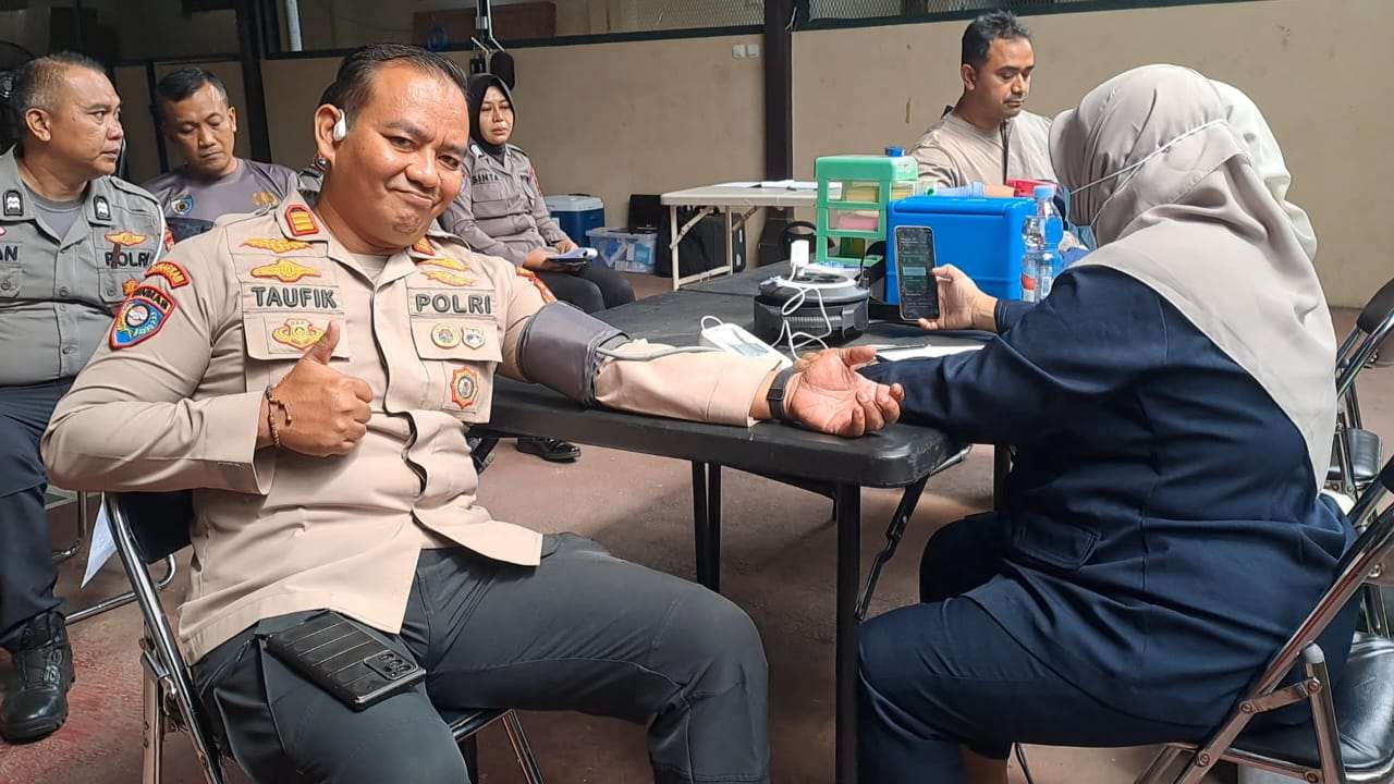 POLRES SUMEDANG GELAR DONOR DARAH DALAM RANGKA HUT HUMAS POLRI KE-74 POLRES SUMEDANG GELAR DONOR DARAH DALAM RANGKA HUT HUMAS POLRI KE-74
