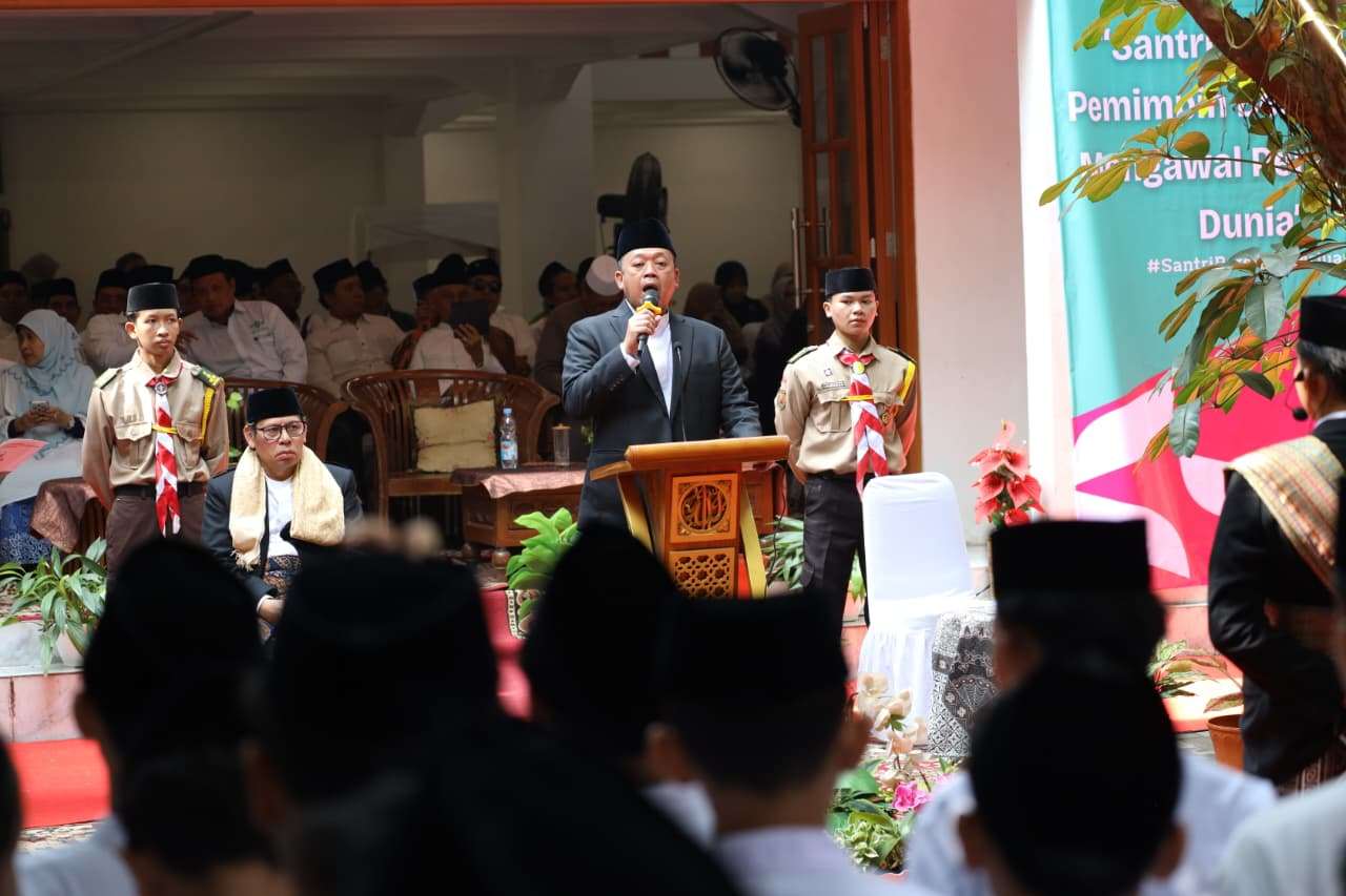 Menteri Nusron Harapkan Santri Masuk ke Dalam Panggung Nasional Menteri Nusron Harapkan Santri Masuk ke Dalam Panggung Nasional